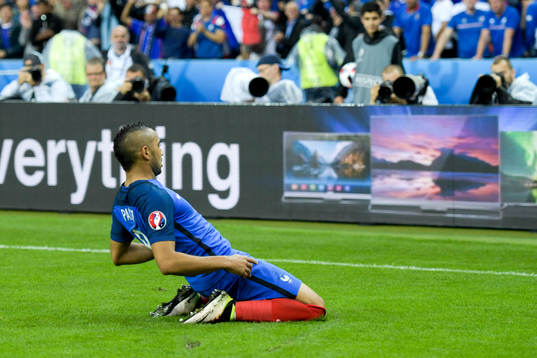 Frankrikes Dimitri Payet jublar
