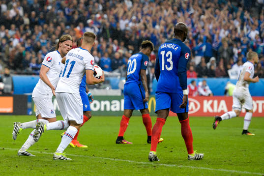 Islands Birkir Bjarnason jublar