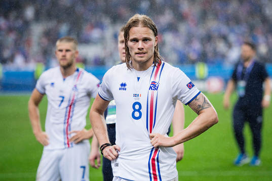 Islands Birkir Bjarnason deppar