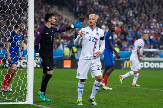 Islands Eidur Gudjohnsen deppar framför Frankrikes
