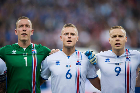 Islands målvakt Hannes Halldorsson, Ragnar Sigurdsson och