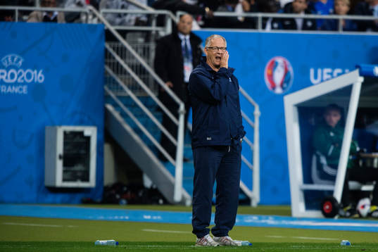 Islands förbundskapten Lars Lagerbäck är uppe och manar