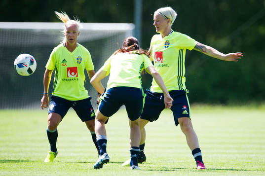 Caroline Seger, Lotta Schelin och Nilla Fischer