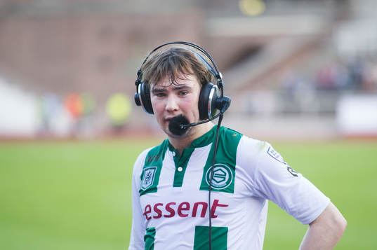 Groningens Simon Tibbling blir intervjuad av Djurgården TV