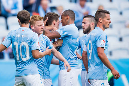 Malmö FFs spelare jublar med Vidar Örn Kjartansson som