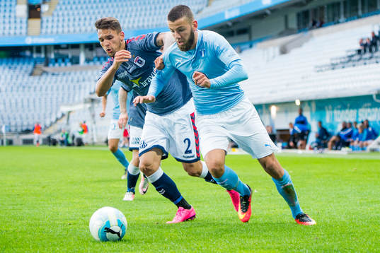 AGF Aarhus Dino Mikanovic jagar Malmö FFs Erdal Rakip