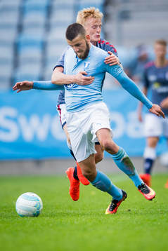 Malmö FFs Erdal Rakip och AGF Aarhus målvakt Aleksandar