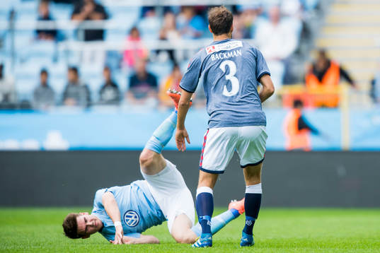 Malmö FFs Vidar Örn Kjartansson faller