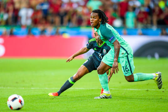 Portugals Renato Sanches och Wales Neil Taylor