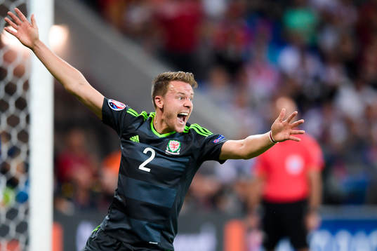 Wales Chris Gunter reagerar