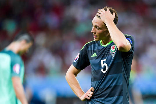 Wales James Chester deppar
