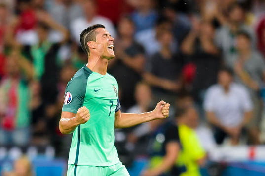 Portugals Cristiano Ronaldo jublar