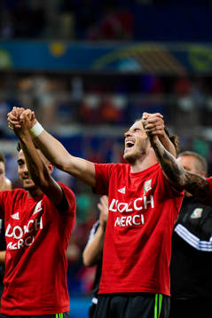 Wales Gareth Bale tackar publiken