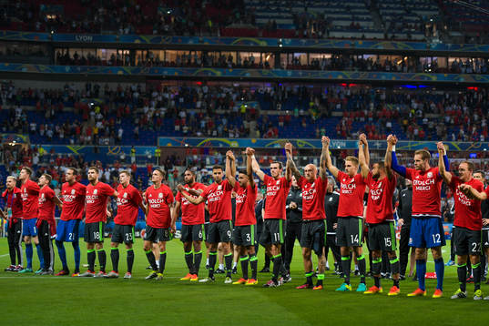 Wales spelare tackar publiken