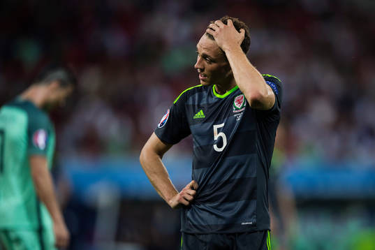Wales James Chester deppar