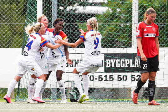 Hovås Billdals Valerie Obita jublar