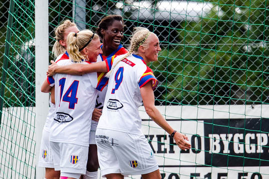Hovås Billdals Valerie Obita jublar