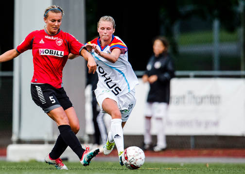 LB07s Olivia Welin och Hovås Billdals Amanda Östervall i