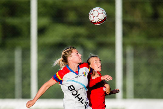 Hovås Billdals Malin Fors och LB07s Sofia Wännerdahl i