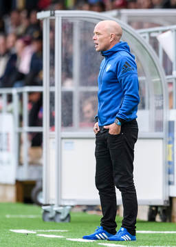 s huvudtränare Fredrik Waara