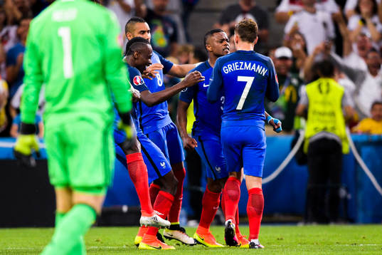 Frankrikes Antoine Griezmann jublar