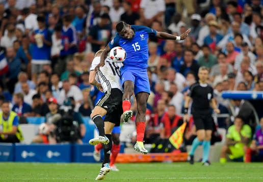 Frankrikes Paul Pogba och Tysklands Toni Kroos
