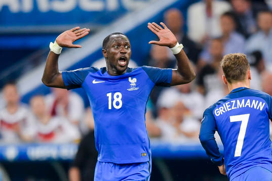 Frankrikes Moussa Sissoko reagerar