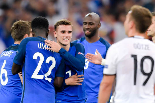 Frankrikes Antoine Griezmann jublar feter semifinalen