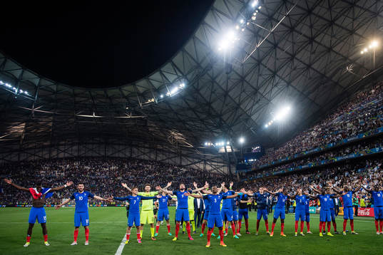 Frankrikes spelare jublar