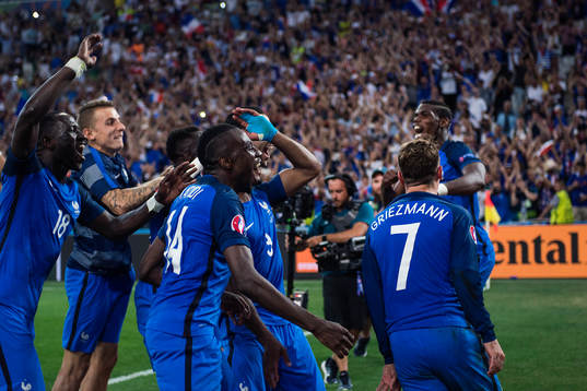 Frankrikes spelare med Blaise Matuidi och Antoine Griezmann