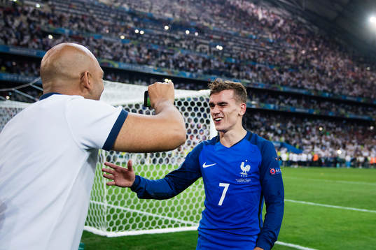 Frankrikes Antoine Griezmann jublar