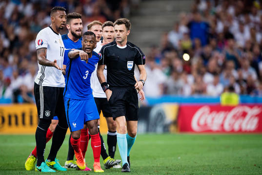 Frankrikes Patrice Evra och Tysklands Jerome Boateng