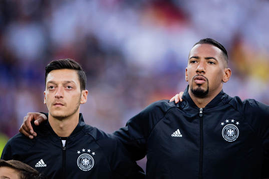 Tysklands Mesut Özil och Jerome Boateng