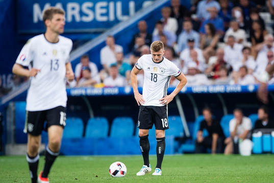 Tysklands Toni Kroos deppar