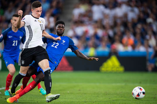 Tysklands Julian Draxler och Frankrikes Samuel Umtiti