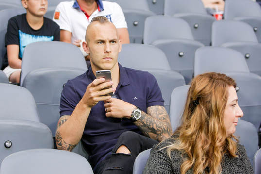 Djurgårdens nyförvärv Magnus Eriksson på läktaren