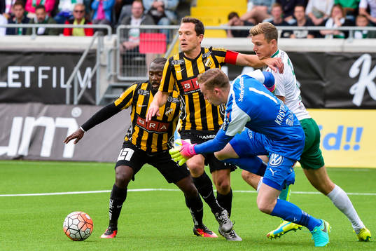 Situation framför Hammarbys målvakt Ögmundur Kristinsson