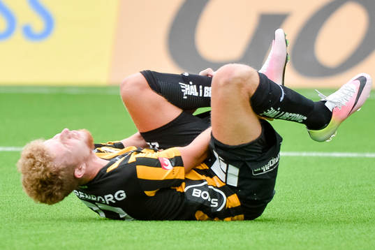 Häckens Samuel Gustafson har ont