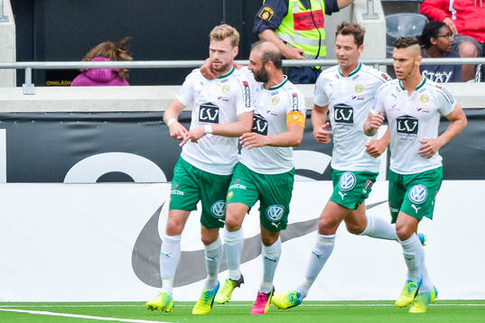 Hammarbys Arnor Smarason jublar