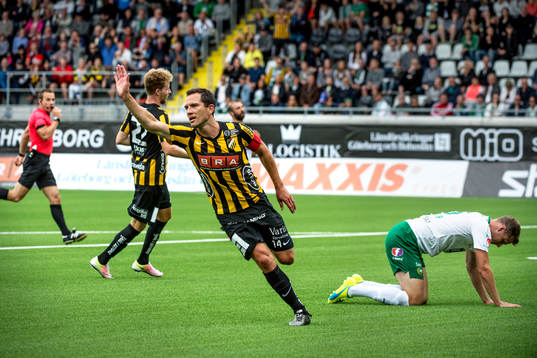 Häckens Martin Ericsson gör 1-0