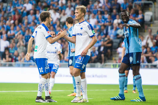 Norrköpings Sebastian Andersson jublar med Andreas