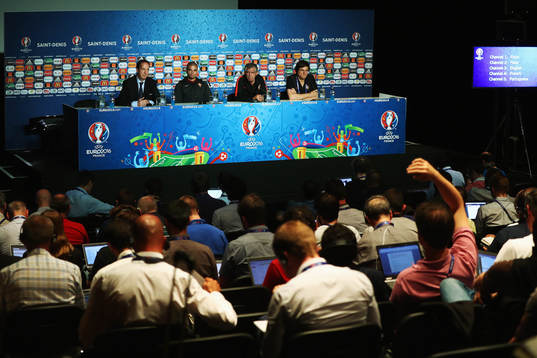 I denna handout-bild från UEFA ses förbundskapten
