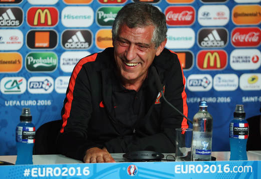 I denna handout-bild från UEFA ses förbundskapten