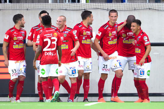 Falkenbergs spelare jublar
