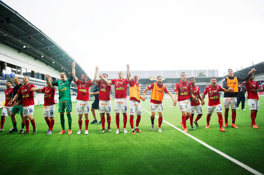 Falkenbergs spelare jublar