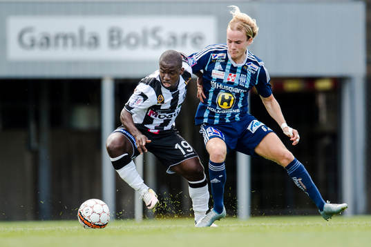 Landskronas Thierry Zahui och Husqvarnas David Svensson