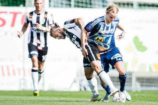 Landskronas Filip Pivkovski och Husqvarnas David Svensson i