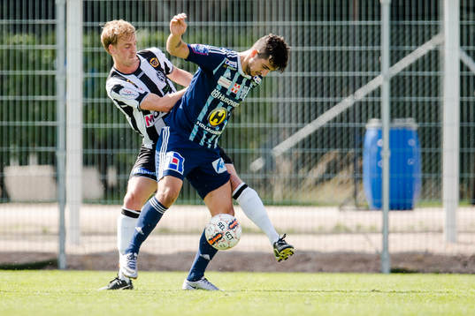Landskronas Måns Ekvall och Husqvarnas Samir Agovic