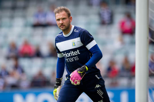 IFK Göteborgs målvakt John Alvbåge på uppvärmningen
