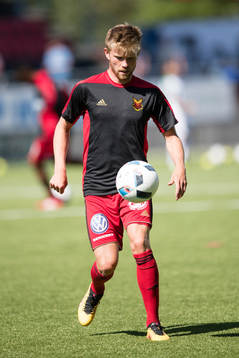 Östersunds Dennis Widgren värmer upp
